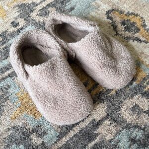 CROCS Kids Slippers in Warm Taupe